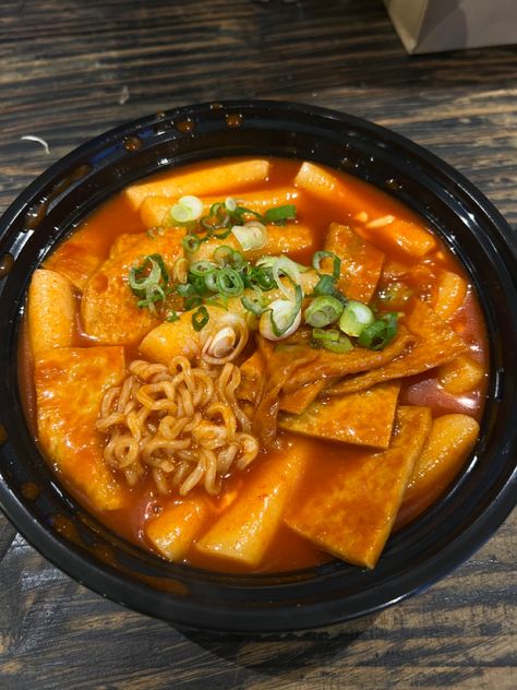 Korean Food Pictures, Korean Food Pics, Korean Soul Food, Aesthetic Korean Food Pictures, Teokkboki Food, Bilao Food Ideas, Korean Summer Food, Aesthetic Korean Food, Korean Food Aethstetic