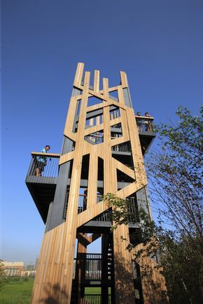 Qunli Stormwater Wetland Park / Turenscape Wetland Park, Landscape Structure, Wooden Structure, Tower Design, Urban Furniture, Structure Architecture, Watch Tower, Space Architecture, Water Tower