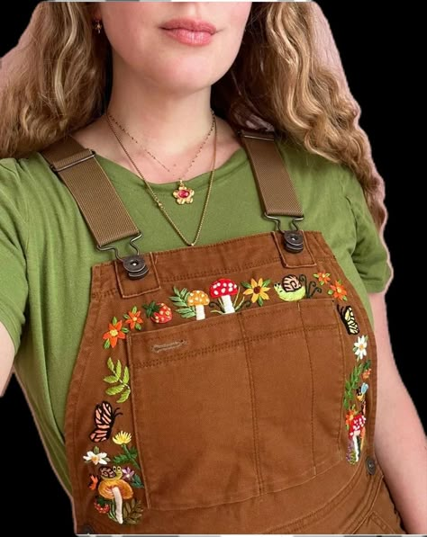 Embroidering Clothes Diy, Flower Embroidery Clothes, Flower Inspired Outfits, Sewing Flowers On Clothes, Embroidery Inspiration Flowers, Embroidery Designs On Clothes, Outfits With Flowers, Jeans Embroidery Ideas, Embroidery Inspiration Clothing