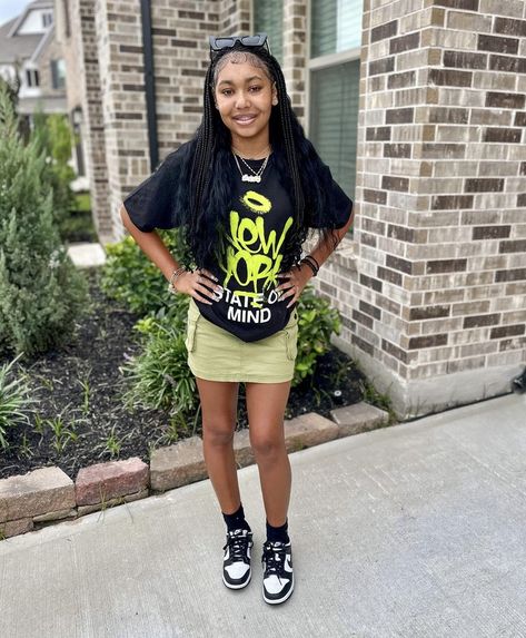 Vacation Outfits Teen Girl Black, Ahvileexo Outfits, Ahvi Lee Outfits, Ahvi Lee, Black Youtubers, Dunks Outfits, Dunk Outfit, Dress And Sneakers Outfit