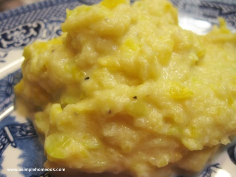 cooked sweet mashed summer squash Smashed Cauliflower Recipes, Potato Alternative, Smashed Cauliflower, Potatoes Smashed, Mashed Squash, Yellow Squash Recipes, Summer Squash Recipes, Cauliflower Recipe, Yellow Summer Squash