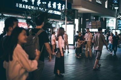 Crowded People Aesthetic, Walking In City, Posing For Pictures, Large Group Of People, Art Muse, Photography Posters, Simple Photography, People Aesthetic, People Crowd