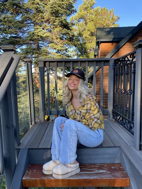 Delaney Childs Winter Outfits, Maximalist Outfit Ideas, Cute Skirt Outfit, Hat Outfit Winter, Night Dinner Outfit, Maximalist Outfit, Delaney Childs, Cute Outfits Casual, Trucker Hat Outfit