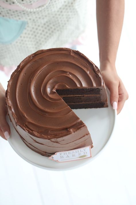 Hello everyone! Today I want to share the recipe for one of my absolute favorite chocolate cakes – a 3 layered chocolate cake with a smooth and silky caramel frosting… Here is the recipe, enjoy! Chocolate cake (basic recipe) 1 cup + 1 tablespoon (250 ml) strong coffee ¾ cups (85 g) cocoa powder 2/3 cups Delicious Strawberry Cake, Chocolate Caramel Cake, Passion For Baking, Bean Cakes, Strawberry Cake Recipes, Caramel Frosting, Decadent Cakes, Caramel Cake, Layer Cakes