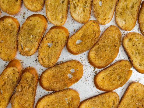 Baguette Chips, Baguette Toast, Toasted Crackers, Melba Toast, Homemade Crackers, Sliced Baguette, Cracker Recipes, Chips Recipe, Serious Eats