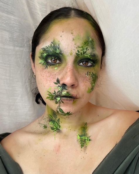 Forest Fairy Makeup: 29 Enchanted and Creative Ideas for Halloween Mother Earth Makeup, Forest Nymph Makeup, Forest Fairy Makeup, Fairy Makeup Ideas, Forest Makeup, White Contact Lenses, White Face Paint, Earth Fairy, Halloween Trends