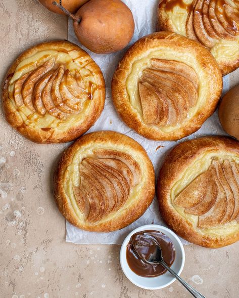 Maple Custard Brioche Tarts with Caramelized Pears - Cherry on my Sundae Brioche Danish, Custard Buns Recipe, Maple Custard, Katz Deli, Caramelized Pears, Cookbook Inspiration, Homemade Corned Beef, Pastrami Sandwich, Sliced Pears