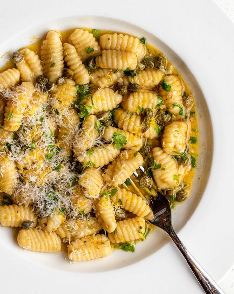 Anchovy Butter, Pasta With Garlic, Burnt Butter, Roasted Tomato Pasta, Creamy Peas, Butter Pasta, Are You Scared, Weekend Meals, Perfect Pasta