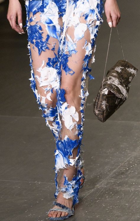 Faustine Steinmetz S/S 2018 Runway Faustine Steinmetz, Couture Denim, 2018 Runway, Love Couture, London Spring, Runway Pictures, Textile Artists, London Fashion, Fashion Details