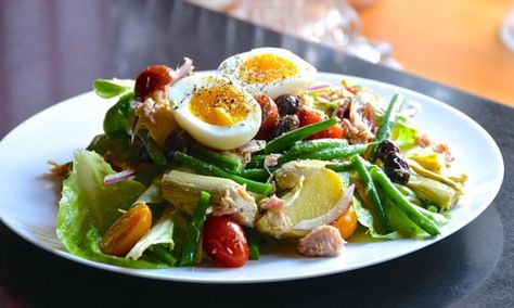 Nicoise Salad Dressing, Salad Nicoise, Nicoise Salad Recipe, Tuna Nicoise Salad, French Vinaigrette, Resep Salad, Nicoise Salad, Clam Recipes, Best Salad Recipes