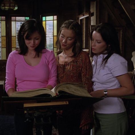 Charmed 1998 Aesthetic, Charmed Outfits 90s Season 1, Charmed Aesthetic Tv Show, Charmed Tv Show Aesthetic, Charmed 90s, Charmed Halloween, Charmed Aesthetic, Charmed Outfits, The Charmed Ones