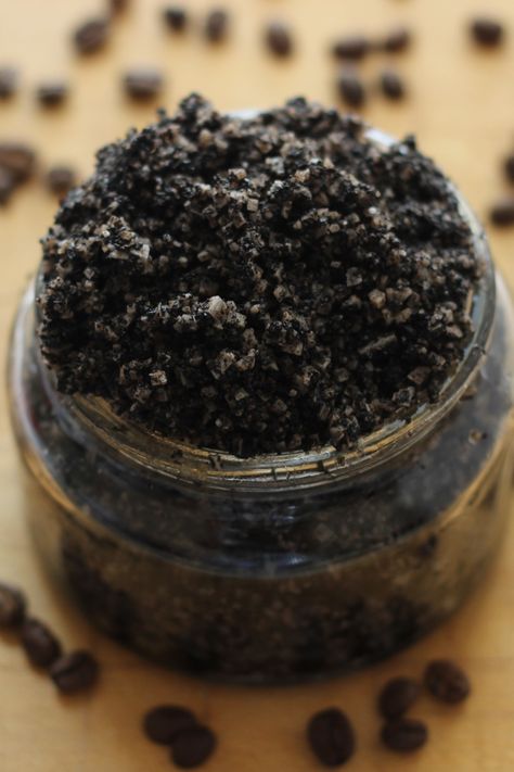 Coffee Salt Scrub - Savvy Naturalista Epsom Salt Scrub, Salt Scrub Recipe, Diy Kosmetik, Painted Ladies, Diy Scrub, Scrub Recipe, Diy Spa, Coffee Scrub, Food Writing