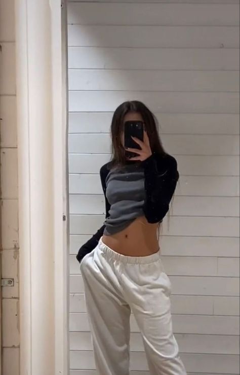 Brandy Melville Sweatpants Outfit, Brandy Sweatpants Outfit, Cute Brandy Melville Outfits, Vanilla Outfit, White Sweatpants Outfit, Brandy Outfit, Brandy Fits, Outfits Sweatpants, Brandy Melville Outfits