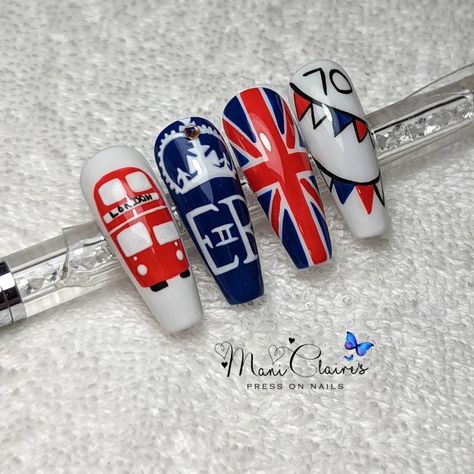 Jubilee nail design London Inspired Nails, British Nails Designs, Classic Jubilee Bracelet Jewelry, England Flag Nails, Classic Jubilee Bracelet, Union Jack Nail Art, Union Jack Nails, British Values, London Nails