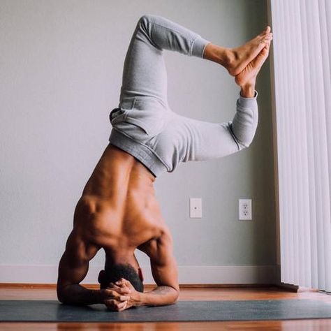 Media Tweets by SkinnyMint (@SkinnyMintCom) | Twitter Male Yoga Poses For Men, Photography Male, Male Yoga, Yoga Beginners, Tai Chi Chuan, Daily Yoga, Brand Photography, Yoga Health, Yoga Pose