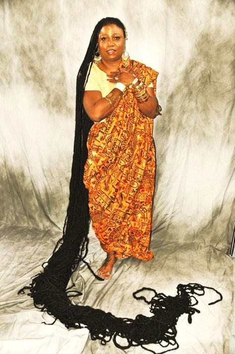 ASHA ZULU MANDELA-Woman with the worlds longest locs Longest Dreadlocks, Asha Mandela, Dreadlocks Female, Long Locs Black Women, Locs Black Women, Hindu Women, Female Dreads, Women With Dreadlocks, Long Locs