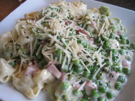 Tortellini Straw and Hay Tortellini Ham, Ham And Peas Pasta, Straw And Hay, Ham And Peas, Peas Pasta, Creamy Tortellini, Simple Pasta, Easy Pasta Dishes, Tasty Kitchen