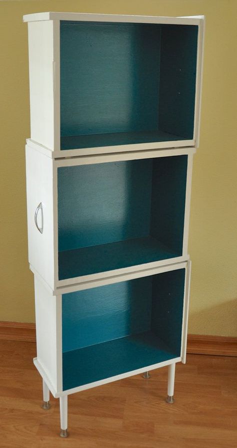 Upcycle That Dingy Drawer into This Beautiful DIY Bookcase - Earth911 Drawers Repurposed, Shelf Decor Bedroom, Drawer Furniture, Bookcase Diy, Upcycled Furniture Diy, Old Drawers, Diy Dresser, Interior Design Diy, Furniture Hacks