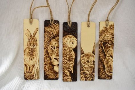 Pitch Pine, Wood Yard Art, Handmade Bookmarks, Woodworking Inspiration, Wood Burning Crafts, Wood Burning Patterns, Popsicle Stick Crafts, Diy Bookmarks, Wood Burning Art