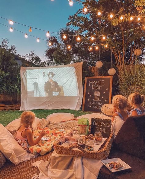 Wedding Movie Night, Outdoor Projector Movie Night, At Home Drive In Movie Nights, Summerween Sleepover, Outdoor Movie Night Ideas Backyards, Projector Backyard, Outside Movie Night Party, Movie Night Outside, Outdoor Movie Night Ideas