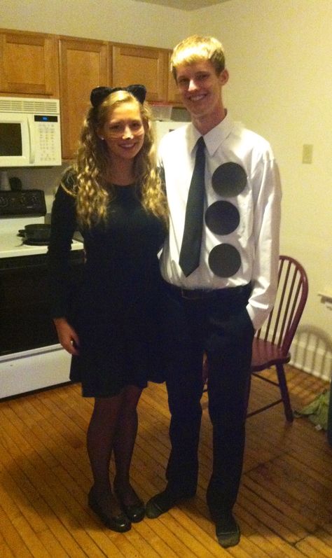 Jim and Pam Halloween costumes Pam Halloween Costume, Diy Halloween Costumes For Couples, Pam And Jim, Belle Halloween, Office Halloween Costumes, Best Diy Halloween Costumes, Teenage Halloween Costumes, Jim And Pam, Halloween Costumes Diy Couples