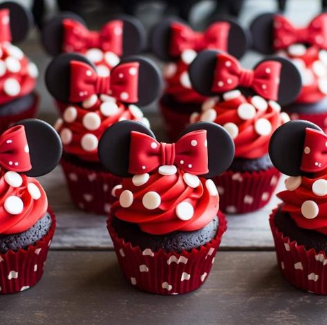 Mini Mouse Birthday Decorations, Minnie Mouse Cupcake Cake, Mickey Mouse Desserts, Mickey Cupcakes, Minnie Cupcakes, Minnie Mouse Birthday Theme, Minnie Mouse Theme Party, Disney Cupcakes, Mouse Cupcakes