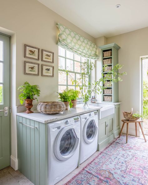 Laundry Room Cabinet, Keys House, Stylish Laundry Room, Dream Laundry Room, Room Hacks, Laundry Room Ideas, Room Cabinet, Laundry Room Inspiration, Laundry Room Cabinets