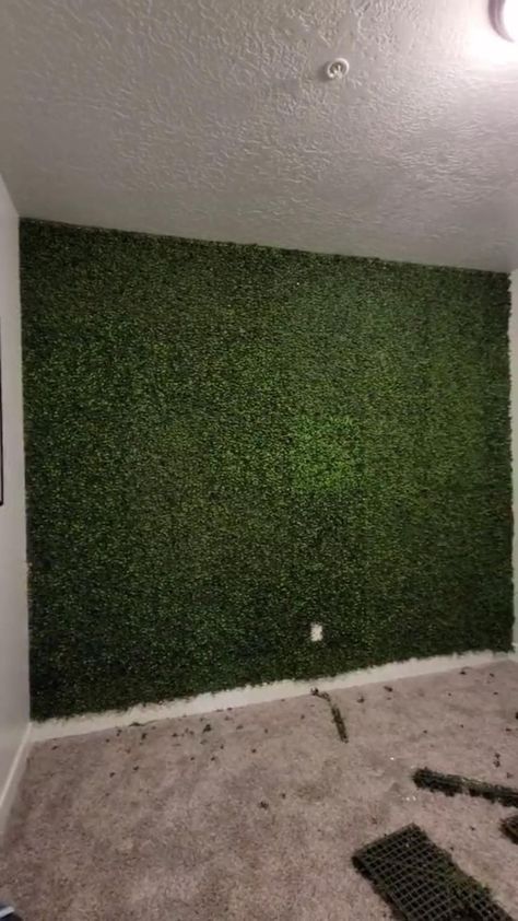 Artificial Grass Decor Ideas, Bush Wall Bedroom, Leaf Wall In Bedroom, Apartment Grass Wall, Green Grass Wall With Neon Sign, Artificial Grass In Bedroom, Green Wall Home Decor, Shrub Wall Indoor Bedroom, Grass Wall Kitchen