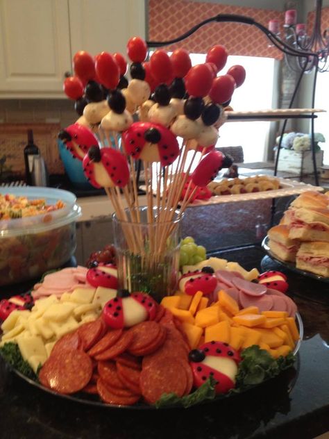 Ladybug Cheese Tray - ladybugs made with babybel cheese Ladybug Charcuterie Board, Ladybug Party Food, Shower Food Ideas Appetizers, Ladybug Baby Shower Ideas, Ladybug Food, Food Ideas Appetizers, Baby Shower Food Ideas, Shower Appetizers, Shower Food Ideas