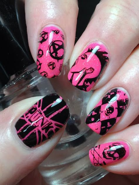 Punk Acrylic Nails Short, Rock Nails Grunge, Punk Rock Nails, Scene Nails, Rocker Nails, Rock Nails, Punk Nails, Gothic Nails, Goth Nails