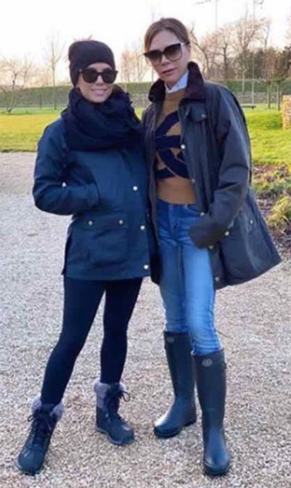 eva-longoria-instagram Wellington Boots Outfit, Eva Longoria Style, Boots Look, Victoria Beckham Outfits, David And Victoria Beckham, Victoria Beckham Style, Waxed Cotton Jacket, Barbour Jacket, Wellington Boot