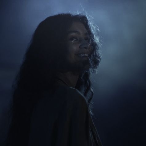 Zendaya Smile, Zendaya In Euphoria, Rue From Euphoria, Rue Aesthetic, Zendaya Rue, Zendaya Euphoria, Euphoria Rue, Rue Euphoria, Rue Bennett