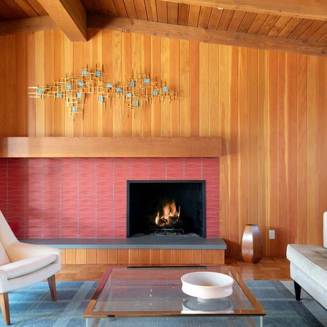 Westchester Residence - Midcentury - Living Room - Los Angeles - by JWT Associates | Houzz Midcentury Modern Fireplace, Heath Ceramics Tile, Mid Century Fireplace, Tiled Fireplace, Heath Ceramics, Mid Century Living Room, Mid Century Architecture, Modern Tiles, Fireplace Makeover