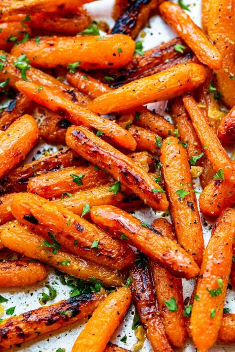 The combination of sweet and savory in these honey garlic roasted carrots is exactly the flavor you crave in a side dish! #roastedcarrots #carrotsrecipe #honeyroastedcarrots Roasted Carrots Stovetop, Honey Lemon Carrots, Roasted Carrots And Fennel, Blackstone Carrots, Honey Garlic Butter Roasted Carrots, Honey Carrots Roasted, Hot Honey Roasted Carrots, Whole Roasted Carrots, Roasted Carrotts