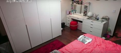 BLACKPINK|Jennie's dorm room~ Blackpink House, Bedroom Makeover Ideas, Room Transformation, Dreamy Room, Makeover Ideas, Pink Bedroom, Bedroom Makeover, Bedroom, Pink