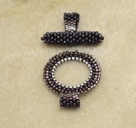 Sulaman Manik, Beaded Clasp, Beaded Toggle Clasp, Seed Bead Tutorials, Free Jewellery Making Tutorials, Twin Beads, Seed Bead Tutorial, Jewelry Clasps, Jewelry Techniques