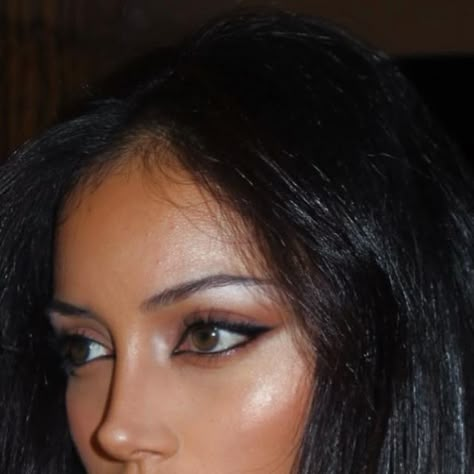 2004 Makeup Trends, Showgirl Makeup, Brunette Bombshell, Face Art Makeup, Edgy Makeup, Cindy Kimberly, Beauty Shots, Make Up Inspo, Makeup For Black Women