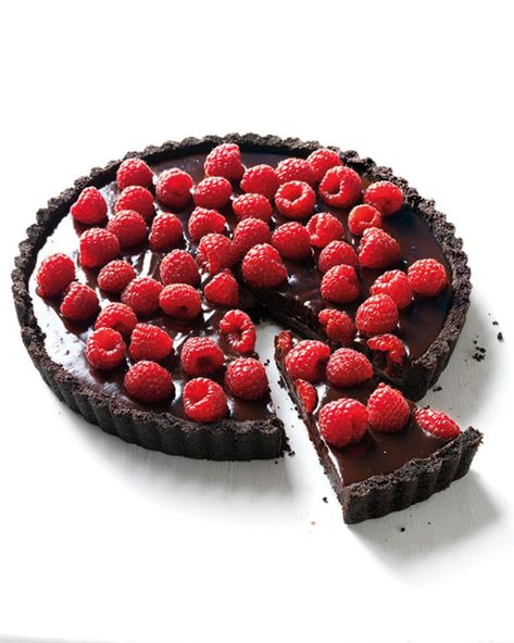 Chocolate-Raspberry Tart Recipe Raw Chocolate Cake, Raspberry Tart Recipe, Magical Food, Chocolate And Raspberry Tart, Mothers Day Desserts, Raspberry Tarts, Berry Dessert, Brownie Desserts, Chocolate Cakes