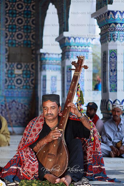 Tumbura Player . Pakistan Best Pakistani Apparel online store http://www.khyberbazaar.com/ Amanda Oleander, Pakistan Pictures, When No One Is Watching, Street Musicians, Pakistan Art, Pakistani Art, Instruments Music, Pakistan Culture, Beautiful Pakistan