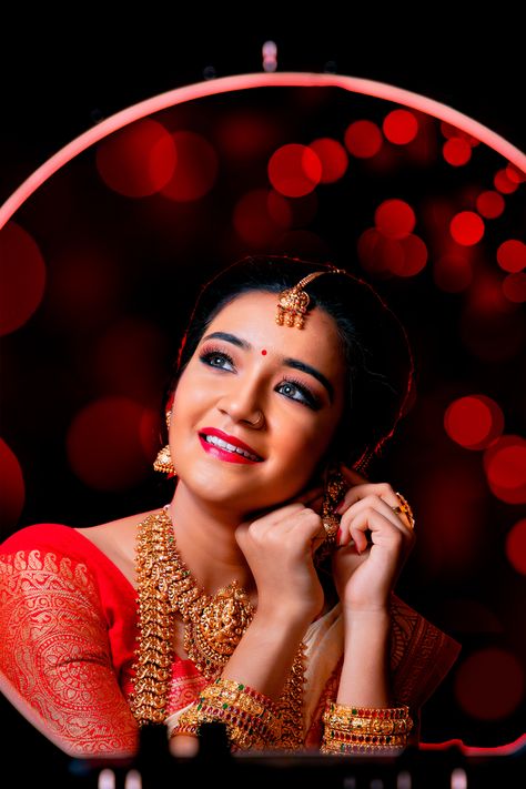 Bride Mekup Photoshoot, Bride Ring Light Photography, Bride Mackup Poses, Ring Light Photography Bride, Ring Light Bridal Photography, Bride Makeup Pose, Bride Makeup Shoot Poses, Mecup Shoot Bride, Makeup Shots Wedding