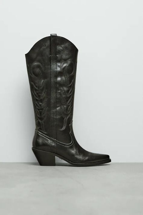 Botas Cowboy Mujer Outfit, Zara Cowboy Boots, Chelsea Boots Men Outfit, Botas Cowboy, Boots Men Outfit, Cowboy Ankle Boots, Outfit Zara, Western Boots Women, Chelsea Boots Men