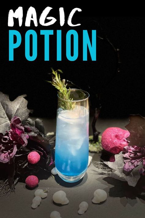 magic potion cocktail Potion Cocktails, Halloween Party Easy, Easy Halloween Cocktails, Halloween Jello Shots, Halloween Punch Recipes, Halloween Punch, Halloween Cocktail, Haunted House Party, Magic Potion