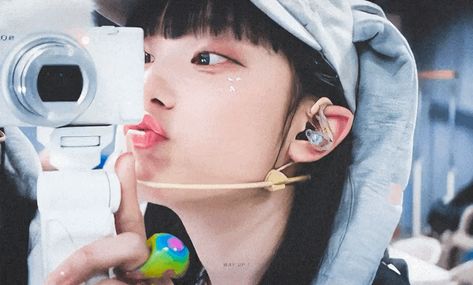 Icons Aesthetic Kpop Gif, Haerin Gif Banner, Carrd Gifs Kpop, Haerin Banner Discord, Newjeans Gif Icons, New Jeans Discord Banner, Newjeans Gif Banner, Blue Kpop Gif, Kpop Gifs Aesthetics