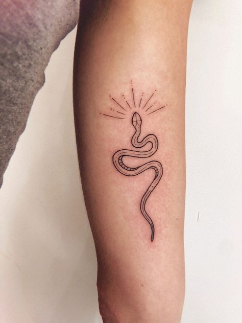 Subtle Medusa Tattoo, Armband Tattoo Design, Handpoke Tattoo, Petite Tattoos, Medusa Tattoo, Small Tattoos For Guys, 1 Tattoo, Small Tattoo Designs, Snake Tattoo