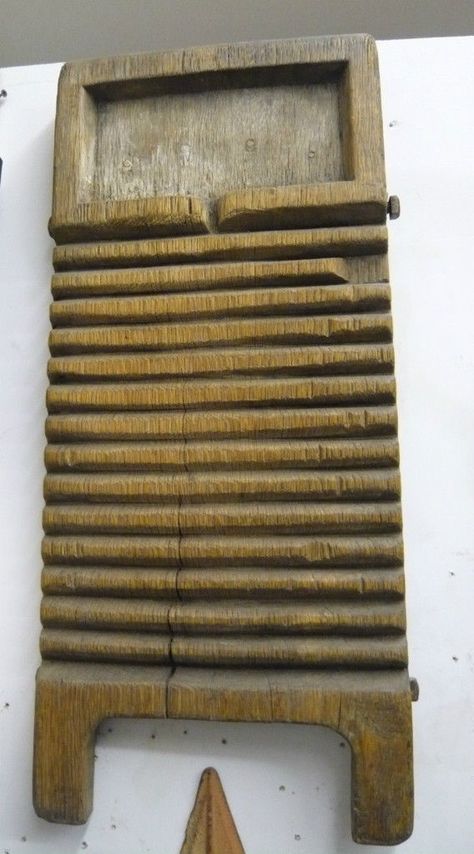 Primitive Wash Board Wooden Antique Washboard Decor Ideas, How To Make A Washboard, Vintage Washboard Ideas, Antique Wash Boards Ideas, Vintage Washboard, Old Washboards, Vintage Washing Machine, 1930’s Washing Machine, Laundry Equipment