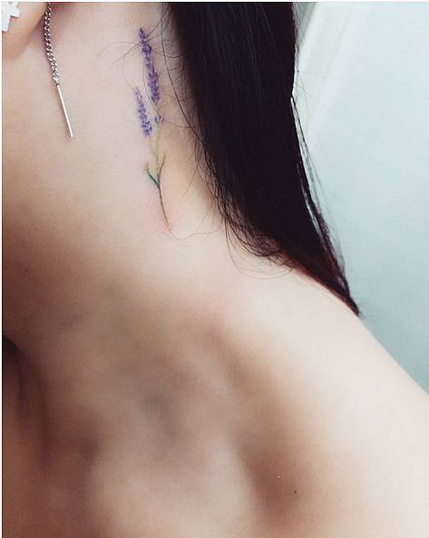 40 Stylish Small Tattoos You'll Want to Flaunt Every Day: Choosing a great outfit takes time and careful consideration — a tattoo, well, the fact it's permanent means it takes even more thinking. Flower Neck Tattoo, Lavender Tattoo, Tattoo Equipment, Most Popular Tattoos, Subtle Tattoos, Tattoo Trends, Little Tattoos, Popular Tattoos, Mini Tattoos