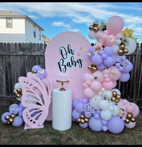 Butterfly Baby Shower Decorations, Lila Party, Purple Baby Shower, Butterfly Birthday Theme, Butterfly Baby Shower Theme, Decoration Buffet, Cradle Ceremony, Baby Shower Theme Decorations, Ball Birthday