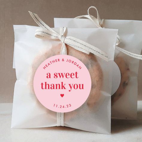 A Sweet Thank You Pink and Red Retro Wedding Favor Classic Round Sticker Retro Bridal Showers, Retro Bridal, Wedding Stickers Labels, Wedding Treats, Wedding Plates, Wedding Favor Stickers, Red Retro, Favor Labels, Wedding Labels