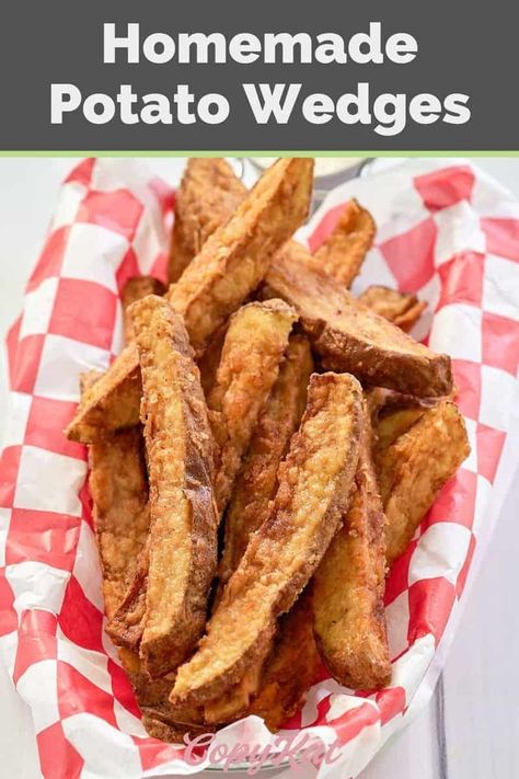 Crispy Potato Wedges Fried, Deep Fried Potato Wedges, Russet Potato Wedges, Potato Wedges Crispy, Best Potato Wedges, Potato Wedges Fried, Fried Potato Wedges, Homemade Potato Wedges, Wedge Fries