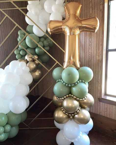 Boy Baptism Centerpieces, Baptism Decorations Boy, Christening Balloons, Baptism Themes, Candyland Christmas Tree, Recuerdos Primera Comunion Ideas, Confirmation Party, Christmas Diy Kids, Baptism Centerpieces